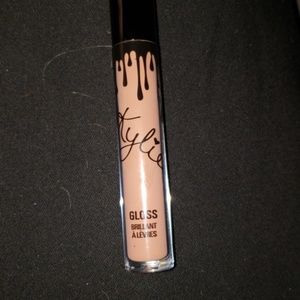 Kylie- lip gloss